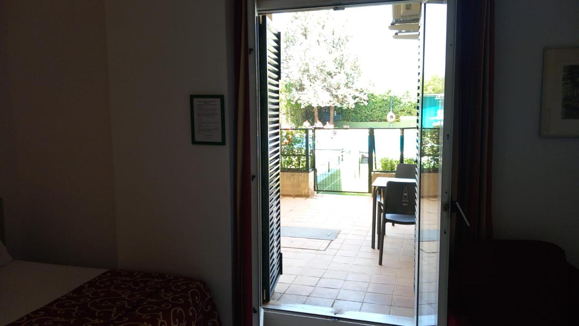 Hospedium Hotel Apartamentos Simon Verde Mairena del Aljarafe Room photo